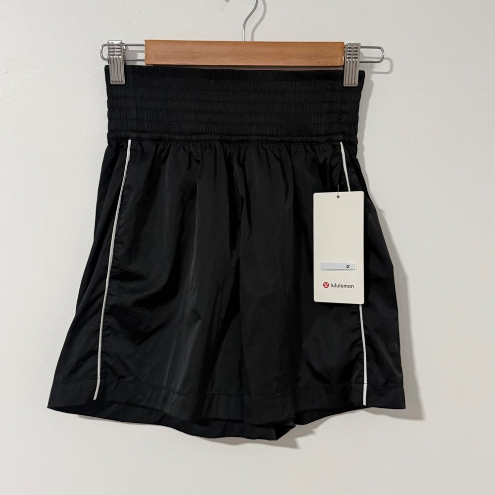 Lululemon Stretch Satin Nylon SHR Shorts Womens XS Black 5" Super High Rise NWT
